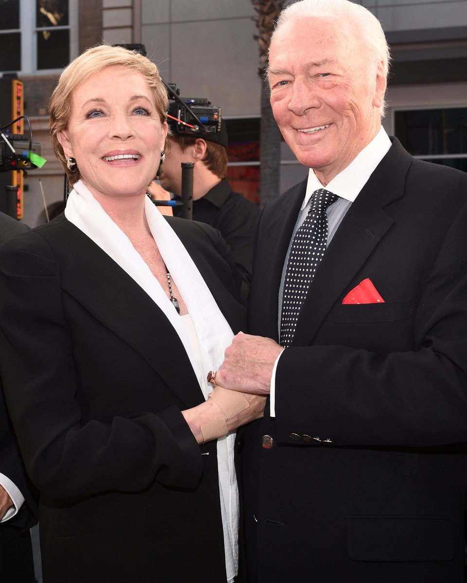 E! News tweet media
