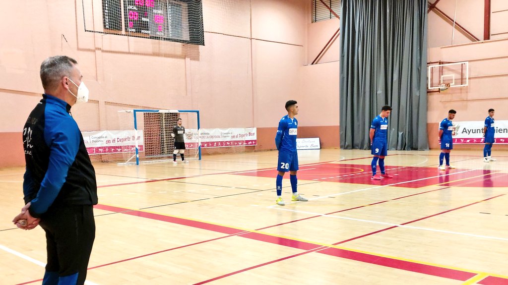 CDSalesianosCDS's tweet photo. ➰ Minuto de Silencio previa al inicio del partido.

🏅 J6 #2DivB G6A
💙 @CDSalesianosCDS (0-0) @IberiaToscal 

📲 #FútbolSala #DeporteSeguro #VamosCDSTenerife #LaOrotava https://t.co/eUXnUqxpo4