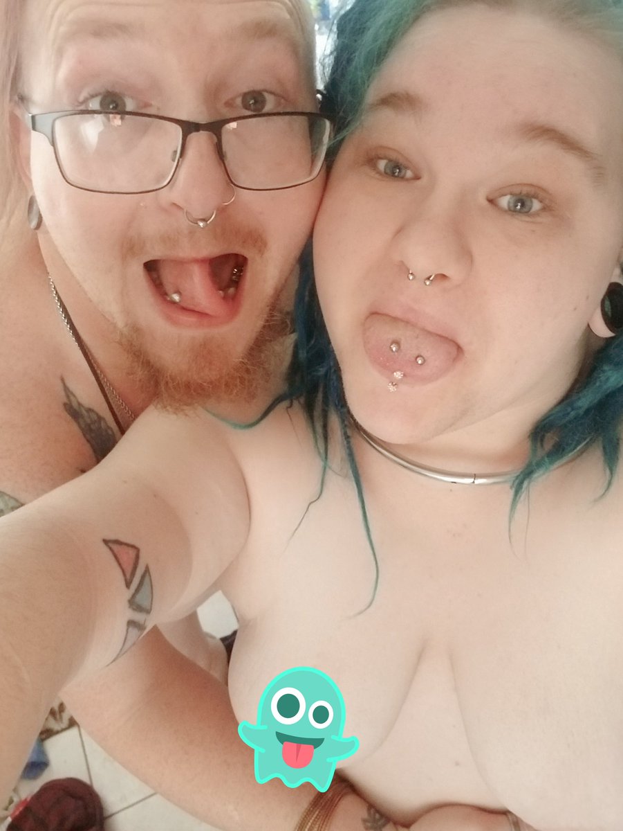 MeganMacaronii's tweet photo. ▶️ Come see @Chaosprince336 and I play on our Onlyfans 💙

 (links in bios) https://t.co/yH2hAjqde8