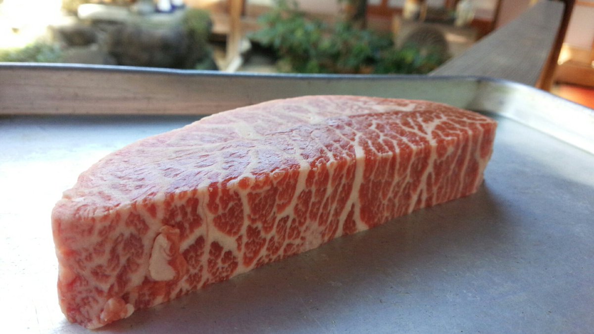 nara_yado's tweet photo. 牛肉部位ミスジ、天然ヒラメの姿造り、三輪山麓の磐座、宇陀市の八ツ房杉。#ミスジ　#天然ヒラメ　#桜井市　#宇陀市　#八ツ房杉 https://t.co/LgRNGlhuSO