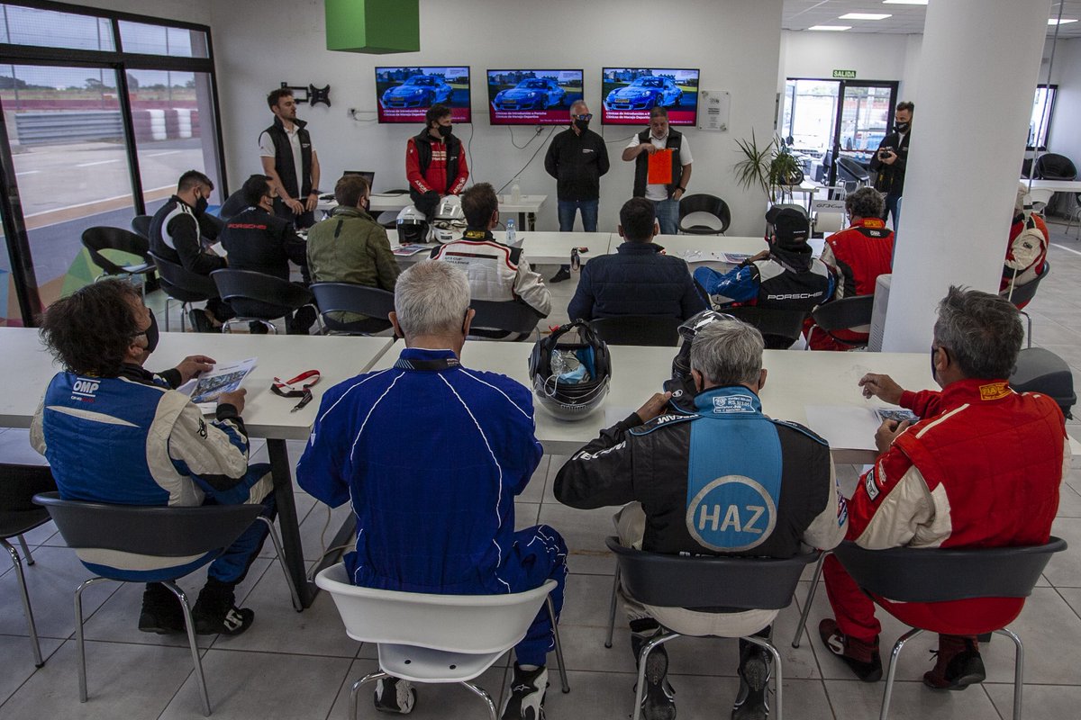 PorscheSCArg's tweet photo. 🚥🏁 Instrucción, formación, capacitación, los pilares de Porsche Sprint Challenge Argentina en sus Clínicas de Manejo Deportivo.
Ideales para quienes quieren iniciar su camino en la competición, o potenciar las aptitudes de manejo.
.
👉 Escribinos a driver@porschegt3cup.com.ar https://t.co/broDwxA6sf