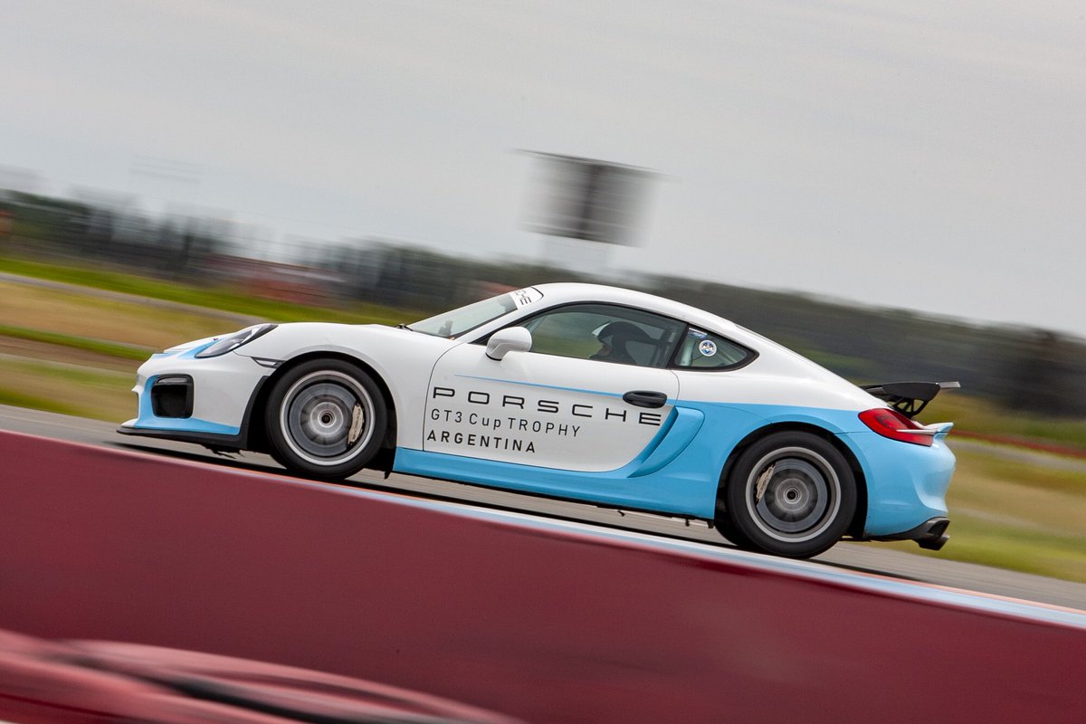 🚥🏁 Instrucción, formación, capacitación, los pilares de Porsche Sprint Challenge Argentina en sus Clínicas de Manejo Deportivo.
Ideales para quienes quieren iniciar su camino en la competición, o potenciar las aptitudes de manejo.
.
👉 Escribinos a driver@porschegt3cup.com.ar
