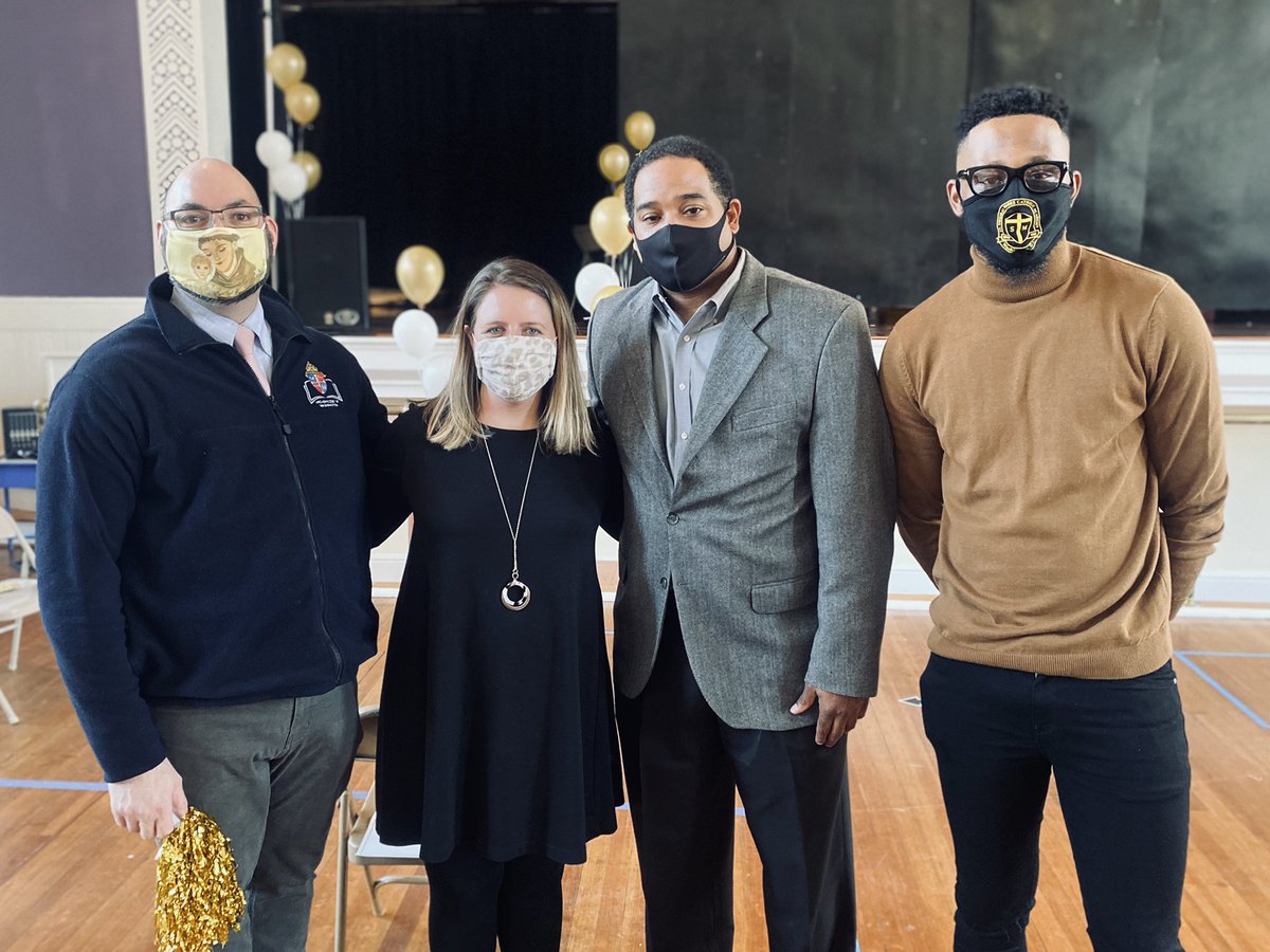 gerald_smithjr's tweet photo. @ConsortiumCath1 leaders stand in solidarity with this year’s distinguished principal of the year
.
.
@HThomas71562053 @eliseheil @MRT20017 @V_Spadoni 
.
.
#CCALeaders https://t.co/e3B2NVXLlQ