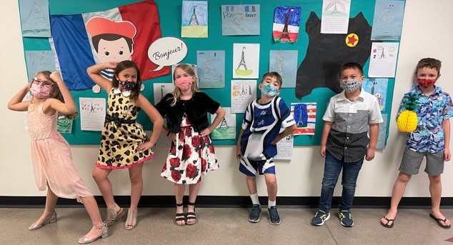 JDHullHeroes's tweet image. Students in Mrs. Bond's 2nd grade class had a great time in France!  They visited the Eiffel Tower and joined in a quick fashion show!!  Trip around the world!  @ChandlerUnified @JanePto