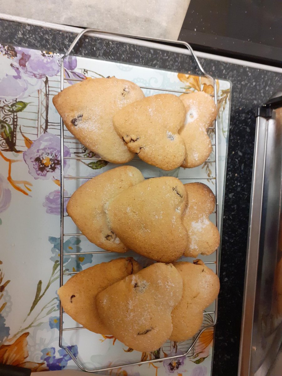 Well done to our Rhondda learners practicing their Catering skills. Well done Sophie Cole and Brodie Townsend 👏👏 #CollegeContinues <a href="/CymoeddB/">Cymoedd Hair and Beauty</a> <a href="/CymoeddC/">Cymoedd Catering</a> @karenphilips67 @ColegyCymoedd @karenw0708