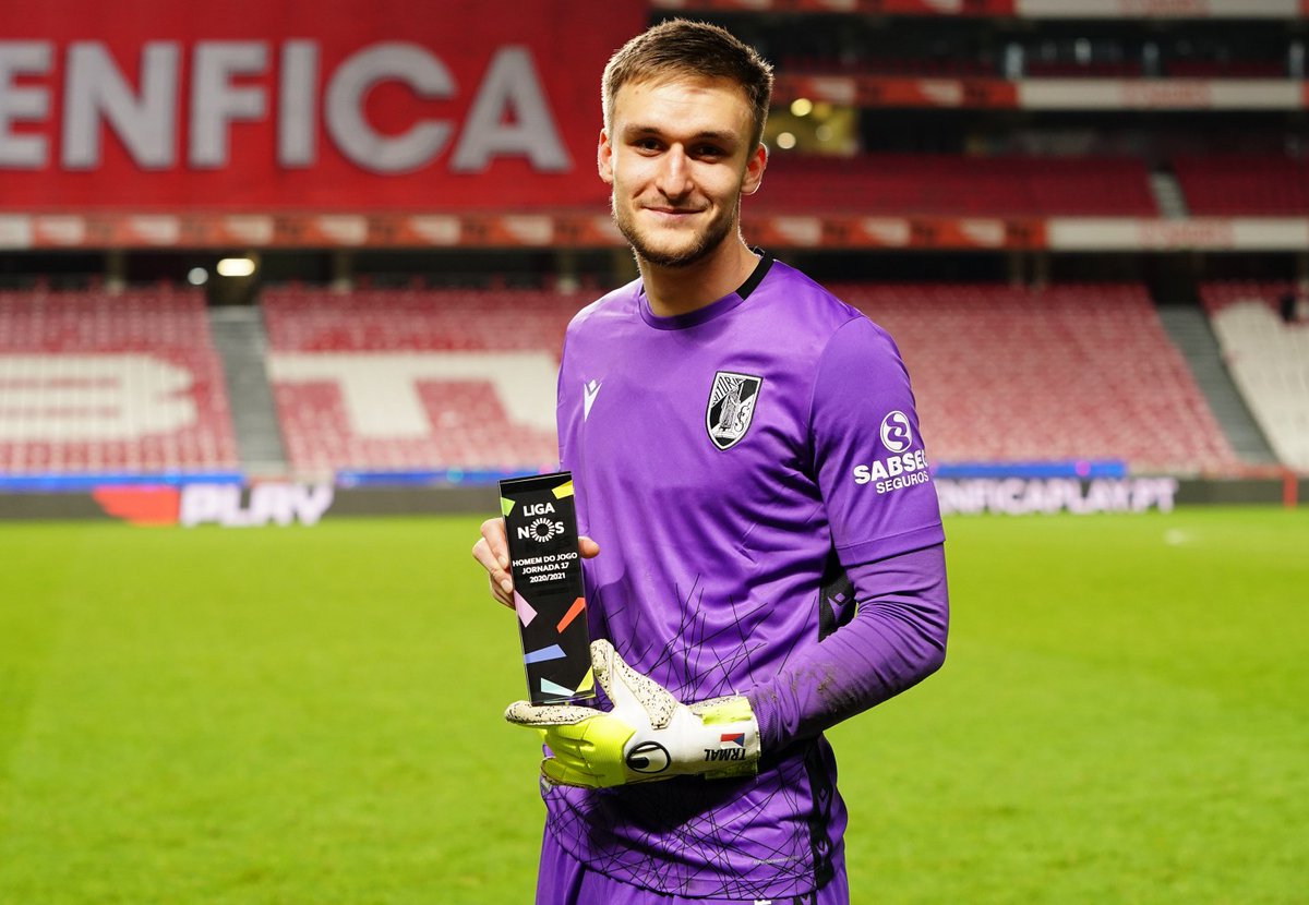 VitoriaSC1922's tweet photo. Terapia 𝐓𝐑𝐌𝐀𝐋 powered by Matouš 💆♨️🌫
Mais uma Clean Sheet, mas desta vez com direito a 🏆 de Homem do Jogo! #LigaNOS https://t.co/18NyuSBfv7