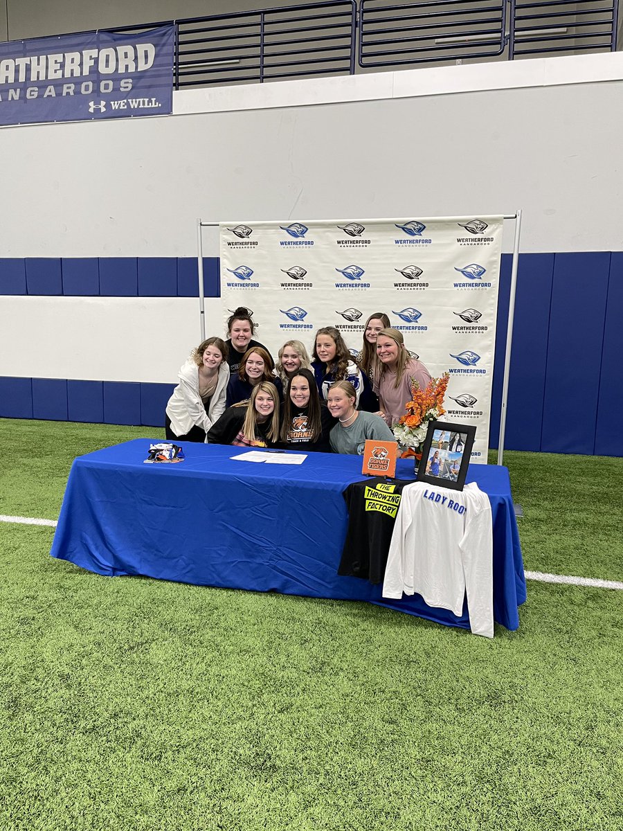 lady_rootrack's tweet photo. So proud of Alyvia Thomas!  Signing today with Doane University to throw for track and field! https://t.co/OlWLblmWGe