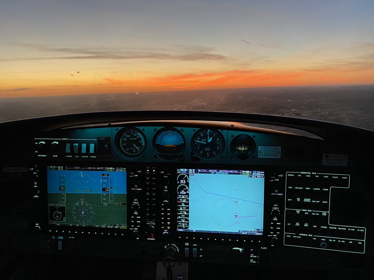 AviatorZone's tweet photo. Check out this shot our very own Flight Instructor Garrett Duell took! Have a pic you want to share with us? @ us or use #AviatorZoneAcademy ! #DiamondDA40 https://t.co/ESJz9xQSeL