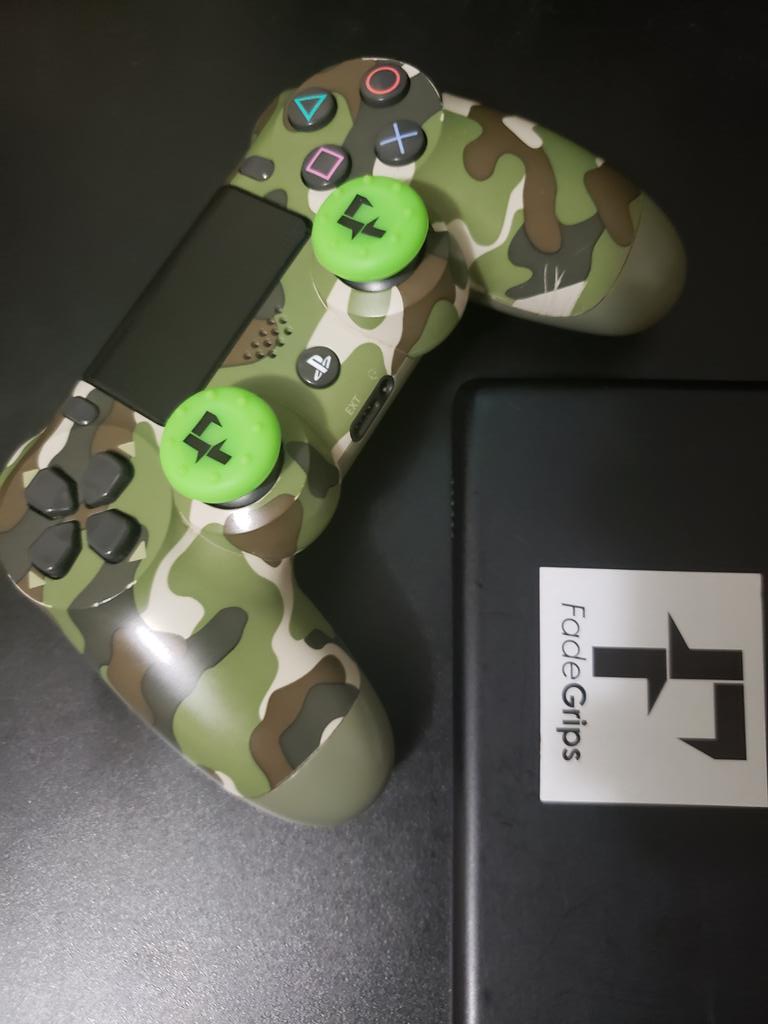Thee_Spark's tweet photo. I got my fade grips. Thanks to @LoyaltyOvRClout for sending me a pair. https://t.co/jwxO6ZVnWK
