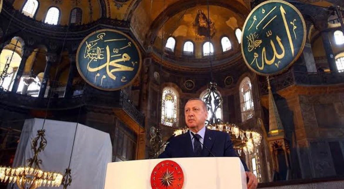 Ayasofya'yı esaretinden kurtaran Adamın yani;
#ErdoğanınYanındayız