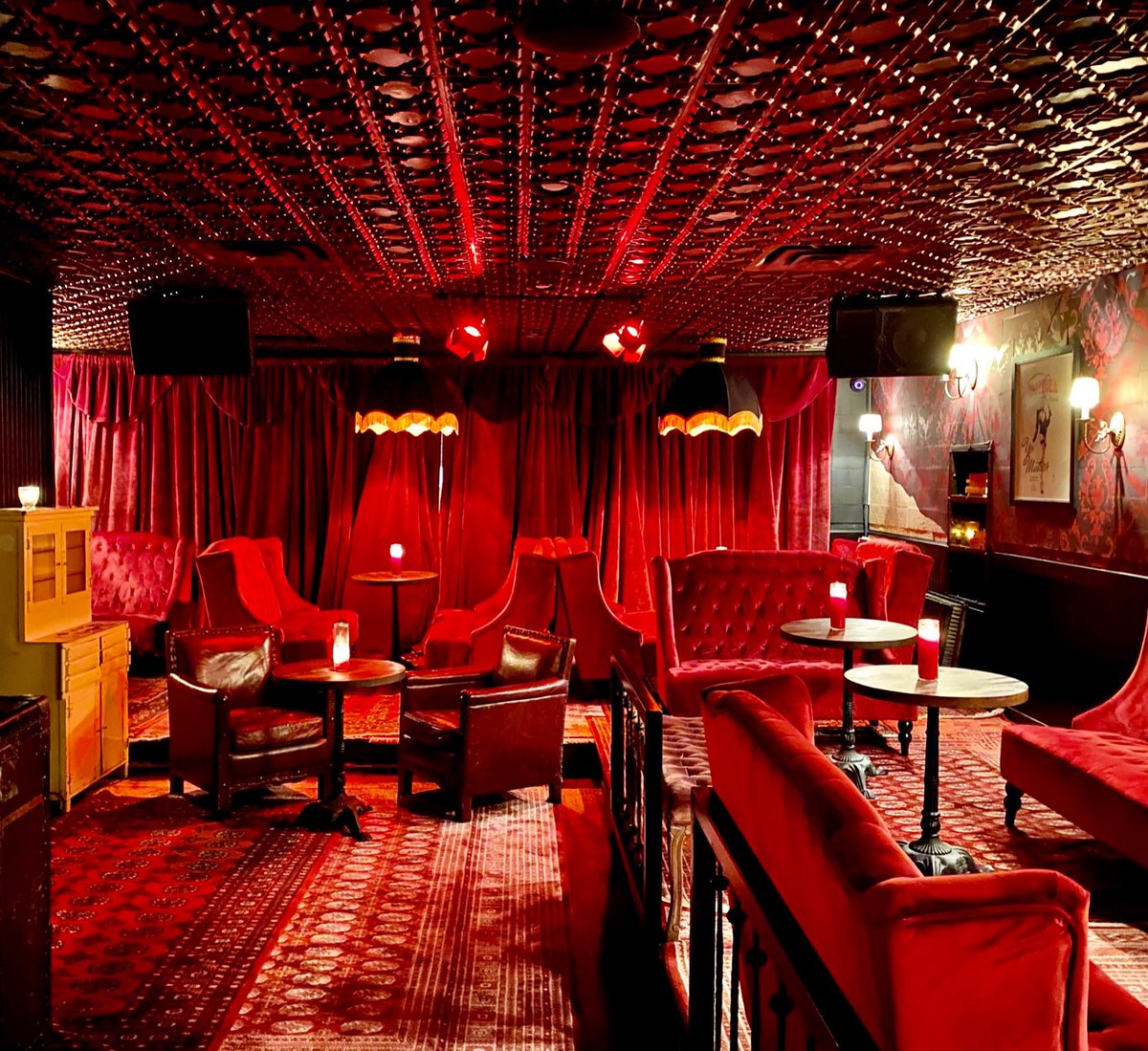 You heard it here first folks… We just released several tables for 𝙁𝙇𝘼𝙈𝙀𝙉𝘾𝙊 𝙁𝙍𝙄𝘿𝘼𝙔 tonight! Go get them before they’re gone... BordelChicago.com 💃🏽