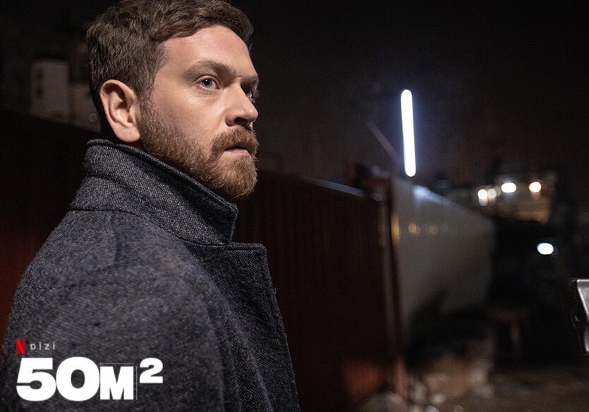 Jeansadam1's tweet photo. Nobody:
Adem(gölge): Yeni anlaşma şu....
@50m2netflix 
#50m2 https://t.co/JQUuIMpmr7