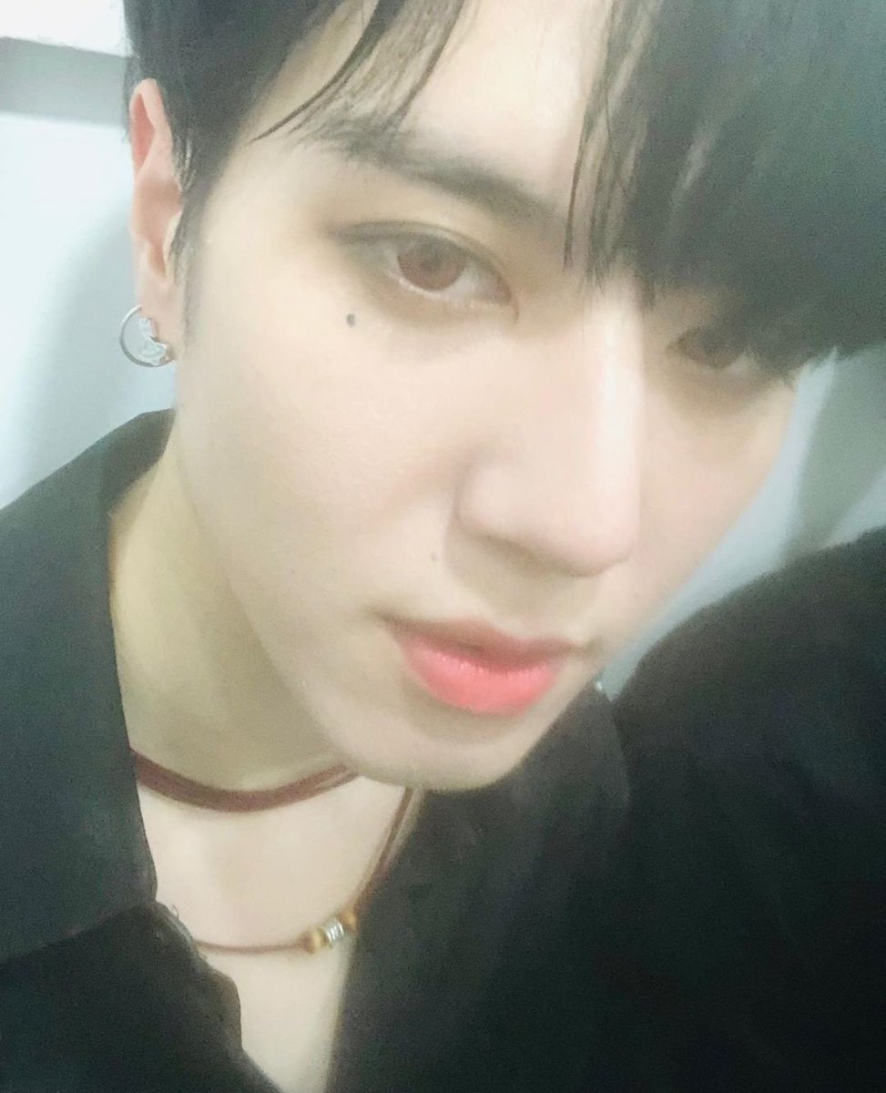 hourlygyeom tweet picture