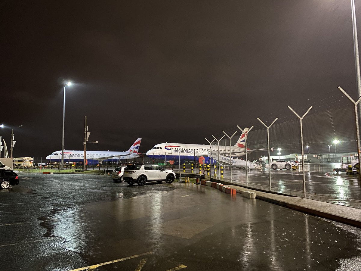 After finishing a job to Huddersfield I got asked to urgently transport a left phalange to an airlines hangar at Glasgow Airport yesterday.

#businesscritial
#sameday
#courier
#Friends

(It wasn’t actually a left phalange - something to do with the engines exhaust 🤷🏻‍♂️)