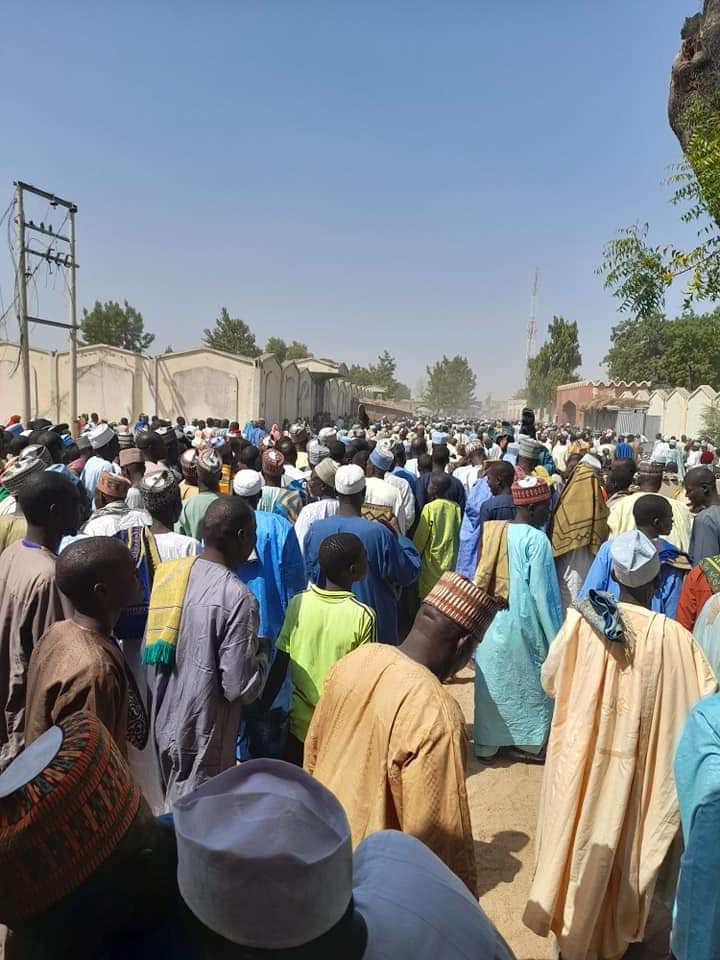 JaafarUmarAbba's tweet photo. After 8 years, Jummaat prayer was performed in Banki town Central Mosque of Bama LGA of Borno State, today February 5, 2021. 

A border town with republic of Cameroon.

Thank you President @MBuhari and the @HQNigerianArmy for their commitments. https://t.co/F18WgJeili