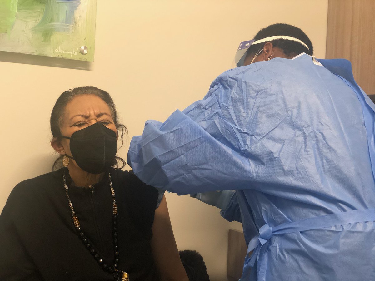 AmbAndrewYoung's tweet photo. 1/ Carolyn and I are very blessed to have completed the second round of COVID-19 shots at the Morehouse School of Medicine. I feel very good, although Carolyn said her arm hurt a bit afterward. https://t.co/wVxWtTiHuI