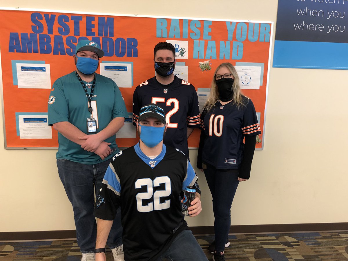 AlishaKearley's tweet photo. Representing in honor of the big game!
@Niki_G_06 @Rachel_V_Smith @MichaelAKelly @RedHotSky @SmithNewHires @michaelpmallon @ShellyBradley15 #dportculturecommittee https://t.co/VIY0XxGYBE