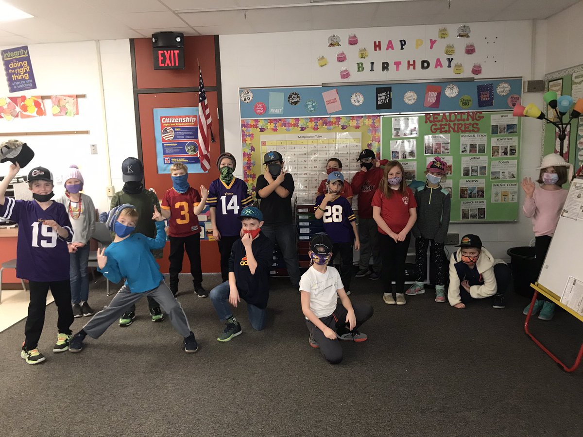 MsBoyer3's tweet photo. Rocking hats and jersey’s on this Friday! #Boyersbunch #montimagic #PWEMagic https://t.co/mQxrl6UiC0