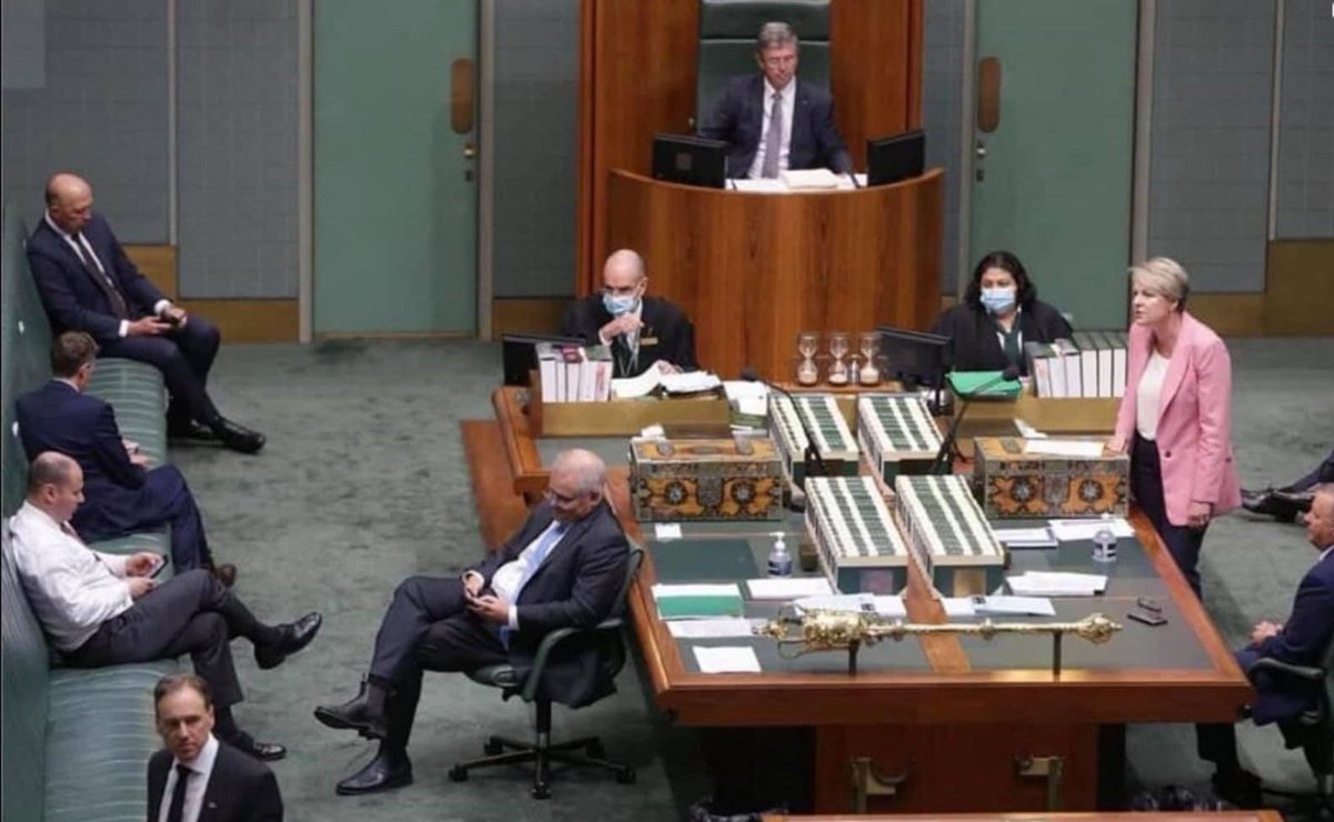 marlenesarroff's tweet photo. ARROGANCE: What use are these employees of the Australian Taxpayer? Any other workplace they would be sacked. #MorrisonTradeCollapse #MorrisonCrimeMinister #MorrisonRecession #MorrisonAccountability https://t.co/Ueia1KlqSm