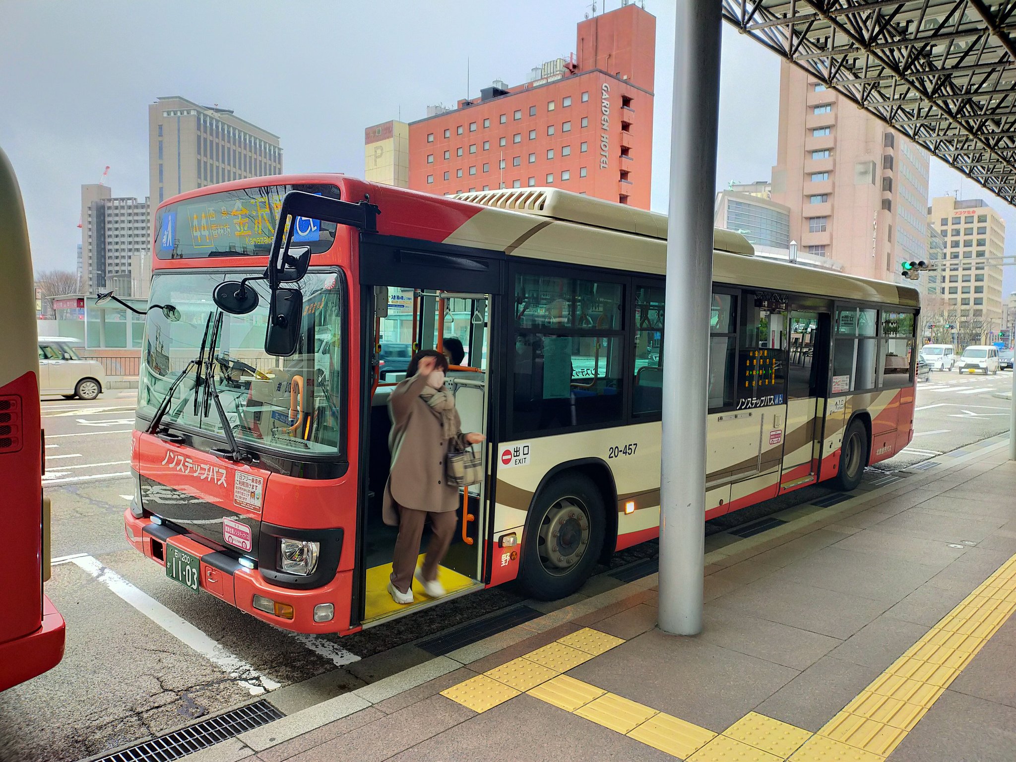 いではじめ1 2 Pa Twitter 2月2日金沢駅西口 金沢港口 3番のりば小松空港リムジンバス小松空港行き 金沢営業所西部支所 金沢0か 運行 12時35分発756車 39 428号車 北陸鉄道 北陸鉄道バス 北鉄バス 小松空港リムジンバス T Co Os0dpocryw Twitter