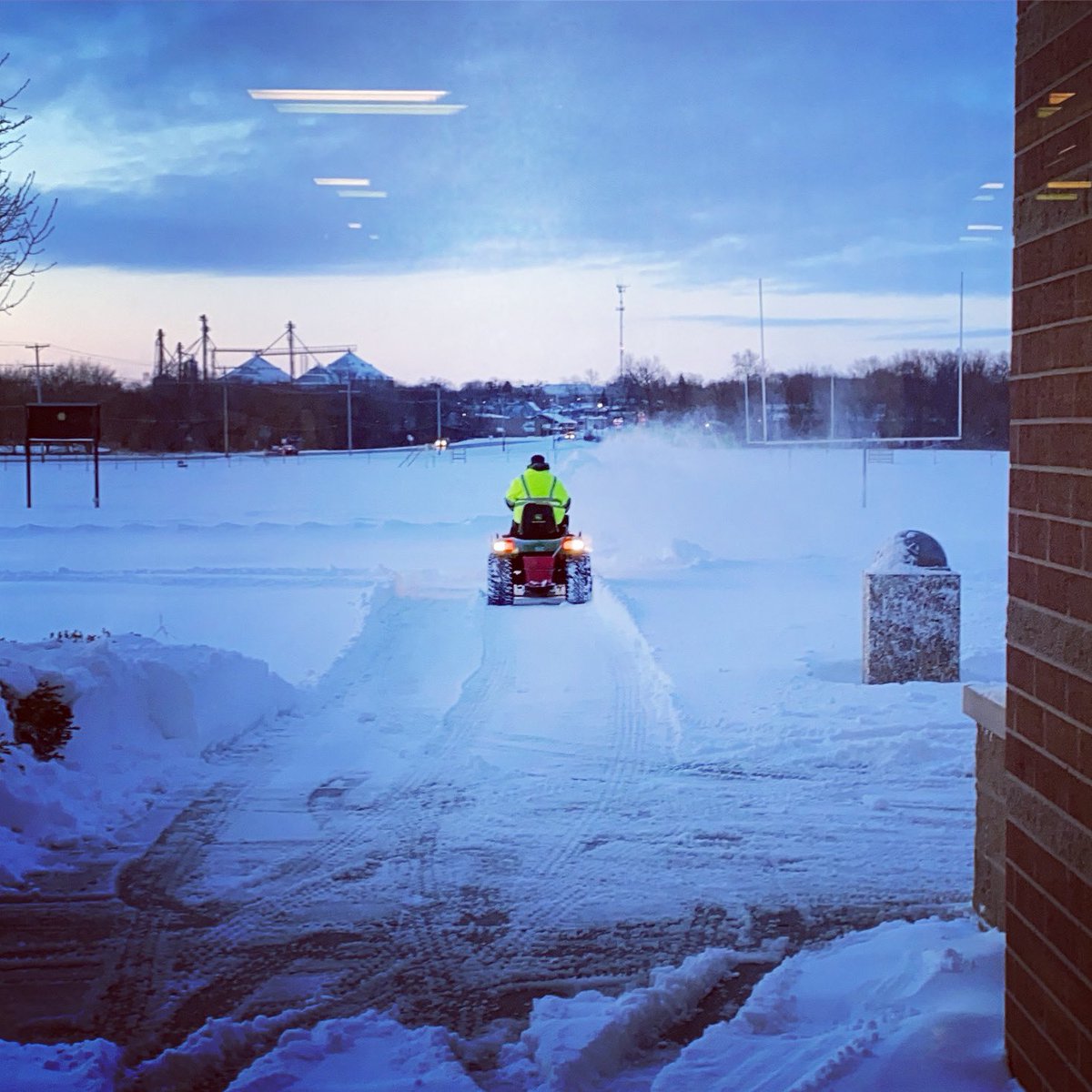 SycoScienceSMS's tweet photo. Today seems like the right kind of day to give a HUGE shoutout to Mr. Aughenbaugh and the entire custodial staff. Thanks for getting up early and staying late to make sure SMS is a plowed, cleaned, and safe learning environment for kids. 
#togetherwespartan #empowering2succeed https://t.co/zdpLVHvAyc