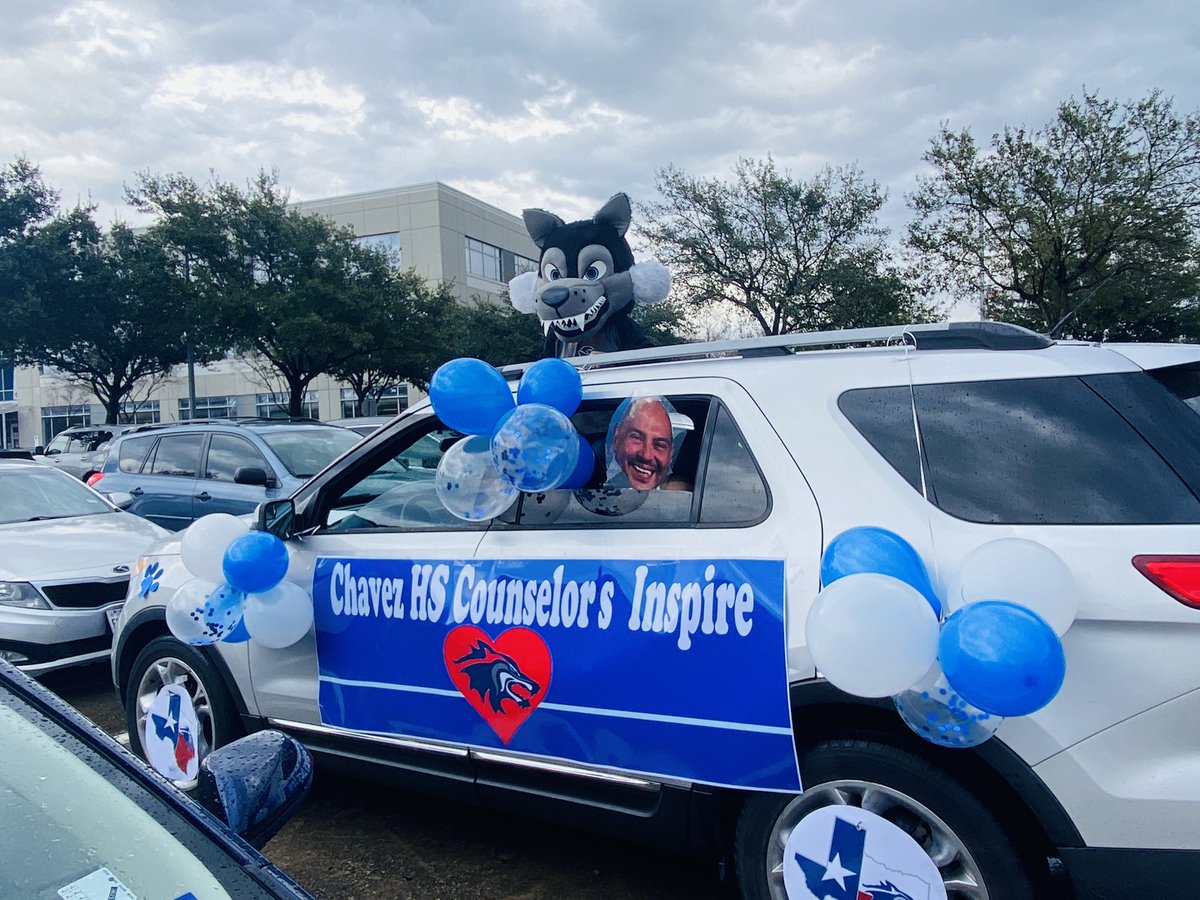 CounselrRamirez's tweet image. Had a blast celebrating National School Counseling Week with a star performance of appreciation for our Lobo Cheer Squad and then a district Counseling Car Parade 
Thank you HISD Counseling Managers 😍 @ChavezHS_HISD @HISD_ACC #AllInForAllStudents #NSCW2021 #HISD #LobosLeadTheWay