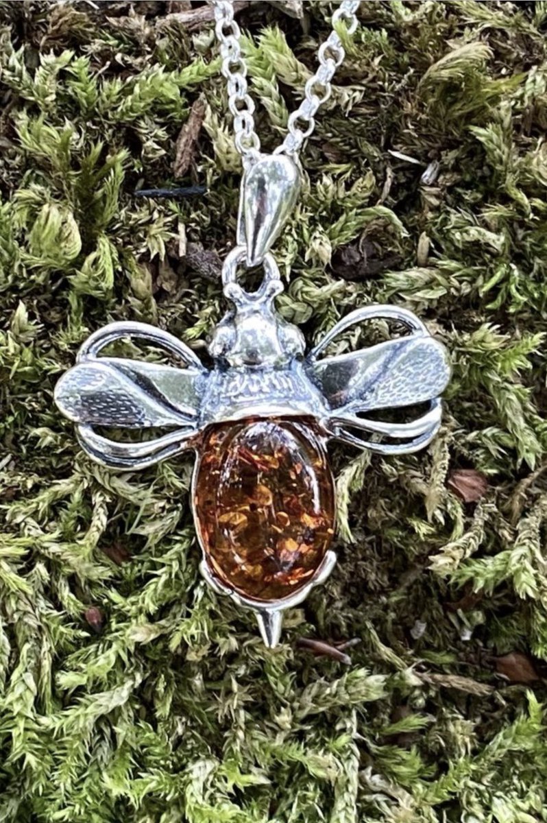 Messenger of Love...

#bees #beejewellery #supportsmallbusiness