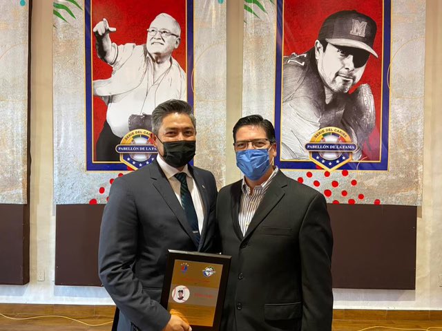 Congratulations to former #Dbacks pitcher and current Spanish radio analyst, Rodrigo López, on his induction into the Caribbean Series Hall of Fame! <a href="/rod13lopez/">Rodrigo Lopez</a>