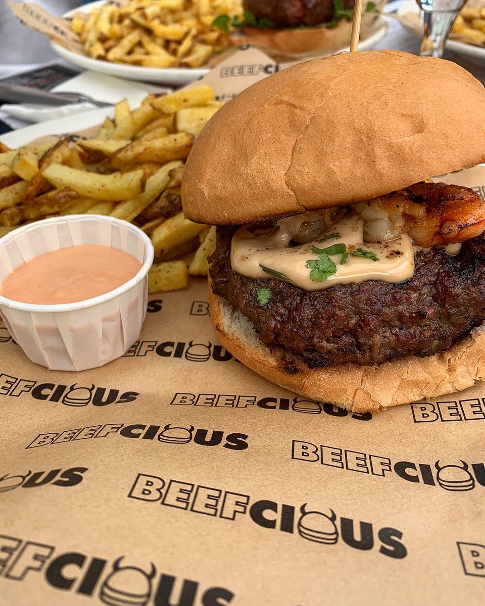 BeefciousBurger's tweet photo. Quién más es fan de la hamburguesa Louisiana?? 🤤🤤🤤
#beefcious #burgerlove #burgertime #hamburguesasgourmet #hamburguesagourmet #grill #foodies #americanburgers #bestburger #burgerholic #burgerlover #burgerporn #burgermania #burgerlife #instafood #burgermadridrio https://t.co/hGCoQzb7Sq