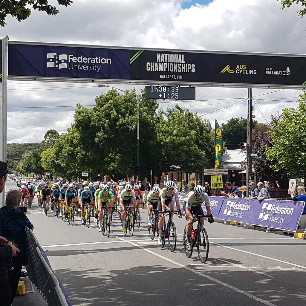 AusCycInsider's tweet photo. Race has settled in, Giant racing on the front of the peloton as the break has a lead of 1'25 #Roadnats 7 laps to go https://t.co/M2hy2Q9NLX