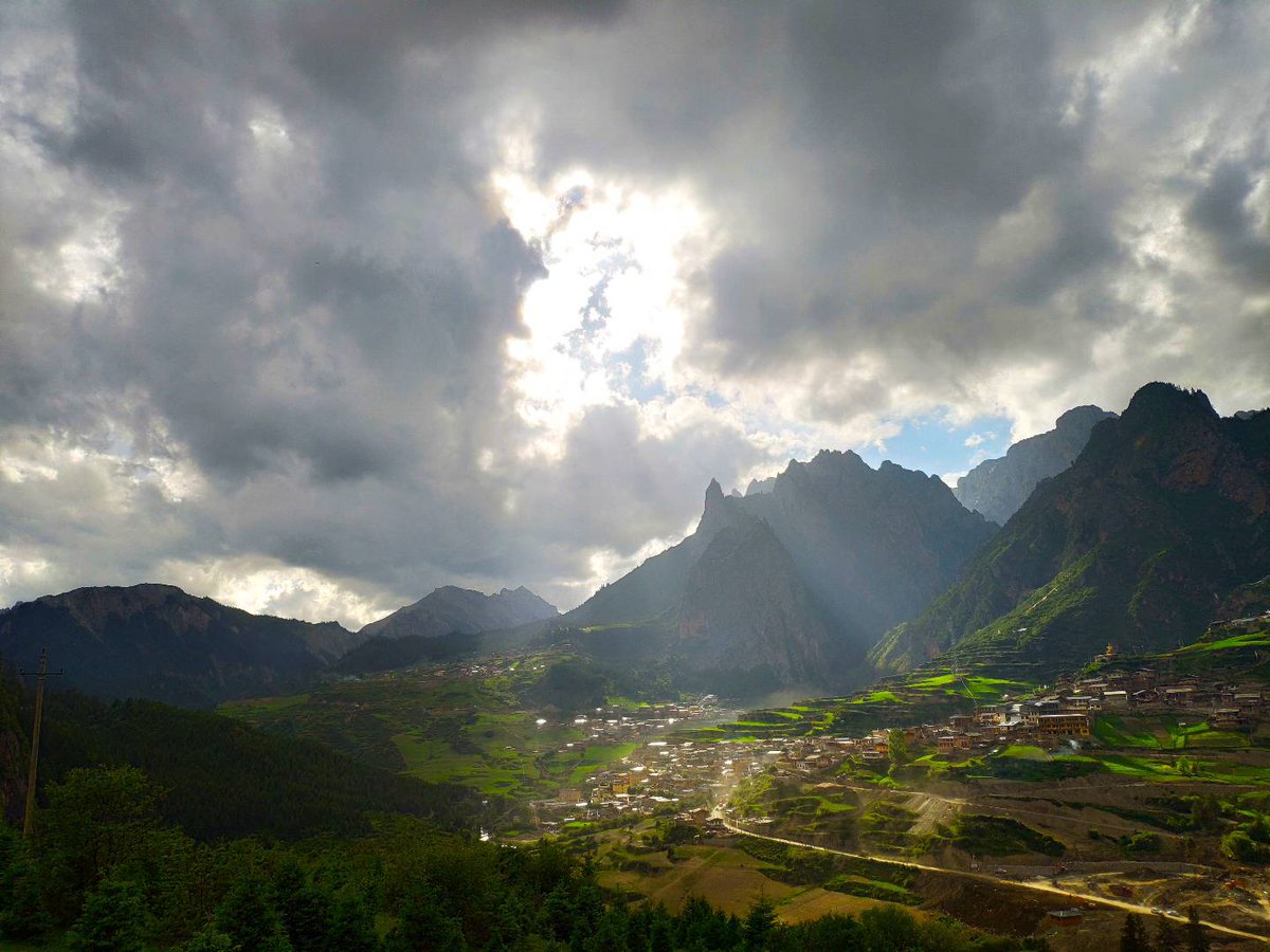 前两天在啪啪的时候，老婆主动提出什么时候再找一对小伙伴。
恩上道了。
#北京夫妻