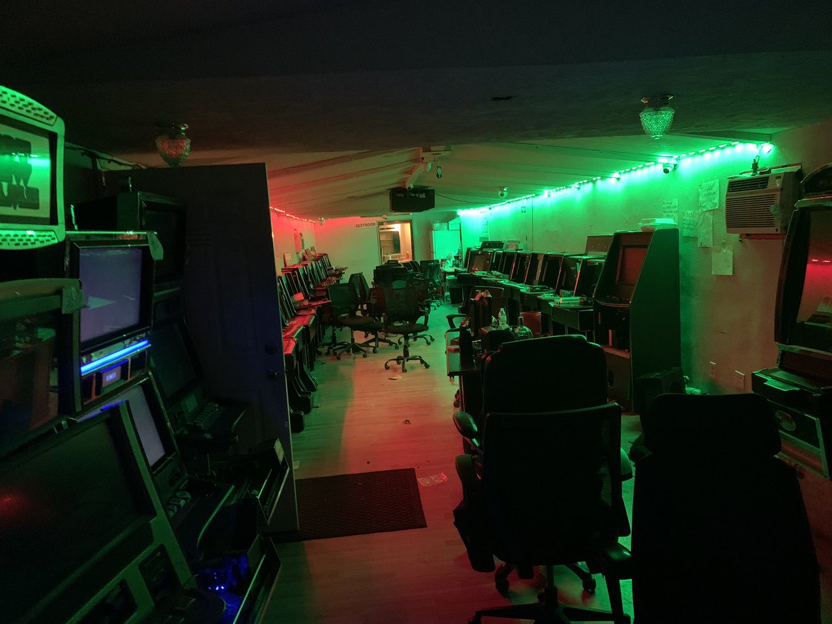 HCSO_NightShift's tweet image. HCSO narcotics and vice units executed a warrant on Luthe Rd. The game room is now closed and multiple people taken to jail.  Weapons and cash were seized during the warrant service. @HCSO_LECommand @HCSOTexas @SheriffEd_HCSO @HCSO_D2Patrol @HCSO_SID @HCSOSWAT