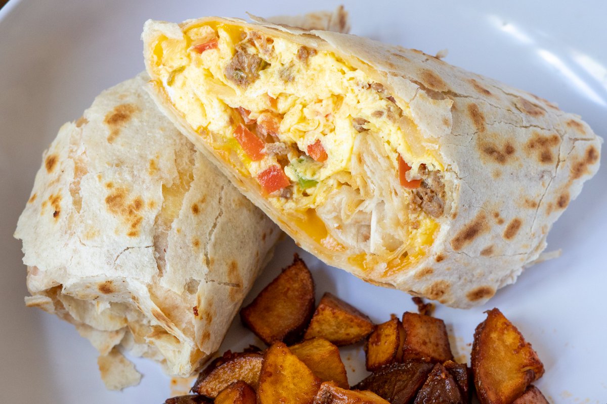 Start your weekend off right with breakfast at the Club! We'll be serving up all your favorites, including our avocado toast and breakfast burrito, from 9 am - 2 pm on Saturday &amp; Sunday. 🍳