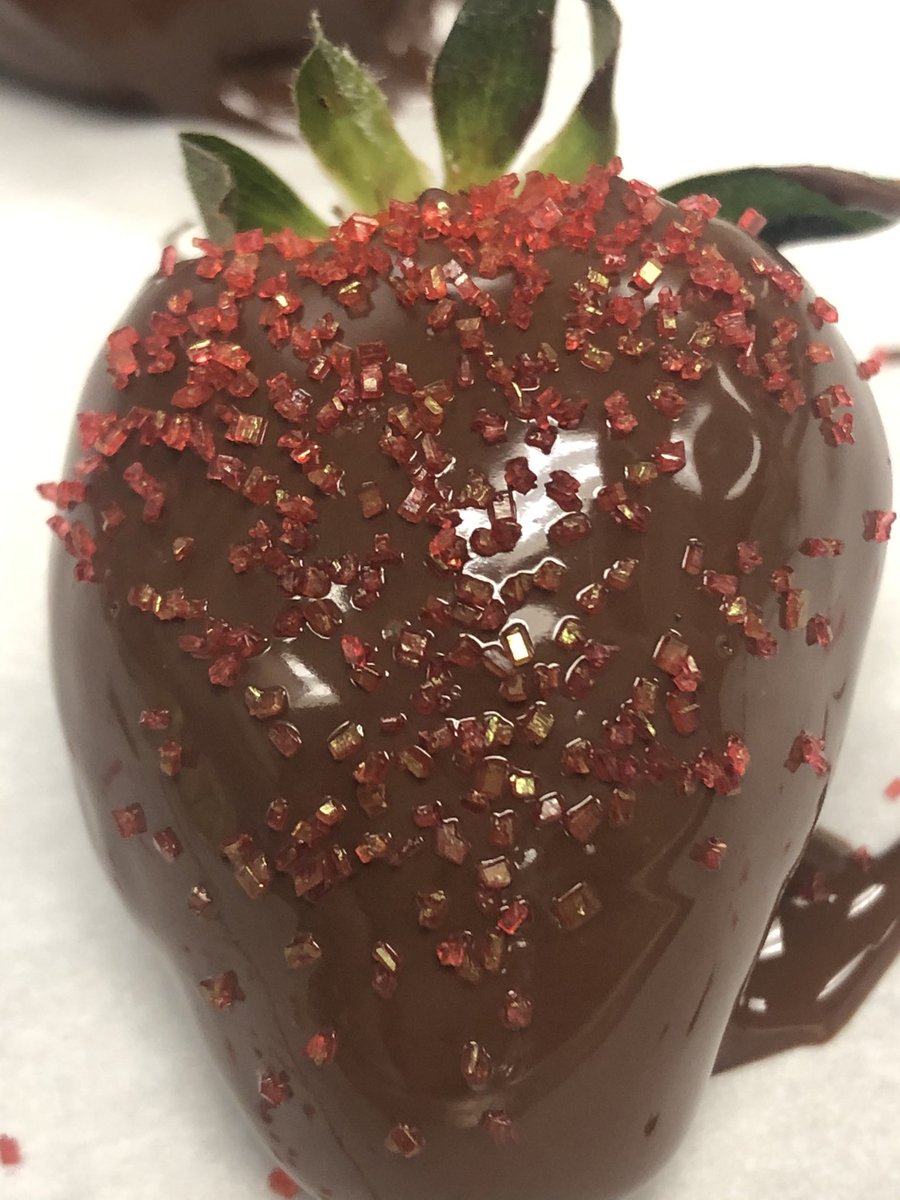 JodyAlbano's tweet photo. And this is why CTE is better!!! Junior students @ONCBOCES Culinary Arts program practicing their chocolate game. #oaocculinay #CTEWorks @Callebaut_UKIE https://t.co/Jngj4bG9qx