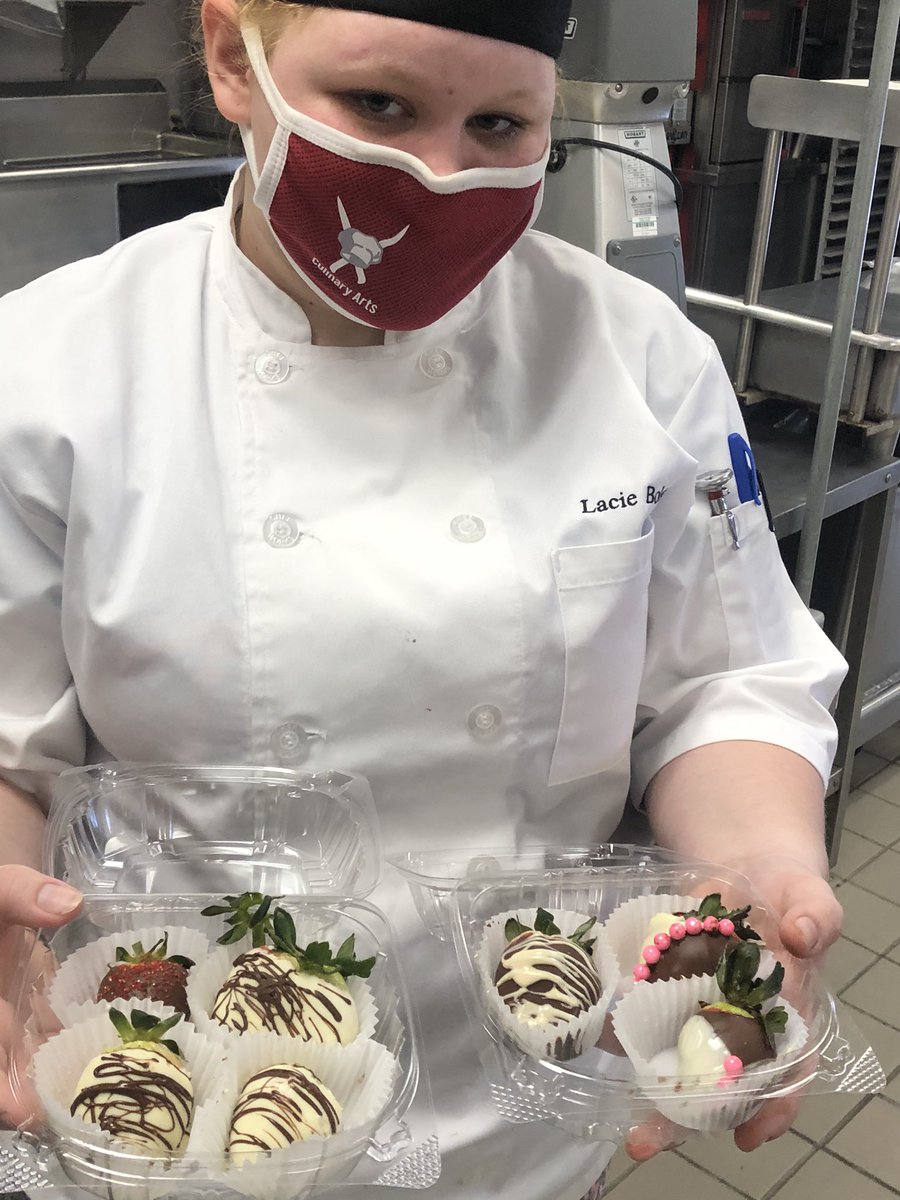 JodyAlbano's tweet photo. And this is why CTE is better!!! Junior students @ONCBOCES Culinary Arts program practicing their chocolate game. #oaocculinay #CTEWorks @Callebaut_UKIE https://t.co/Jngj4bG9qx