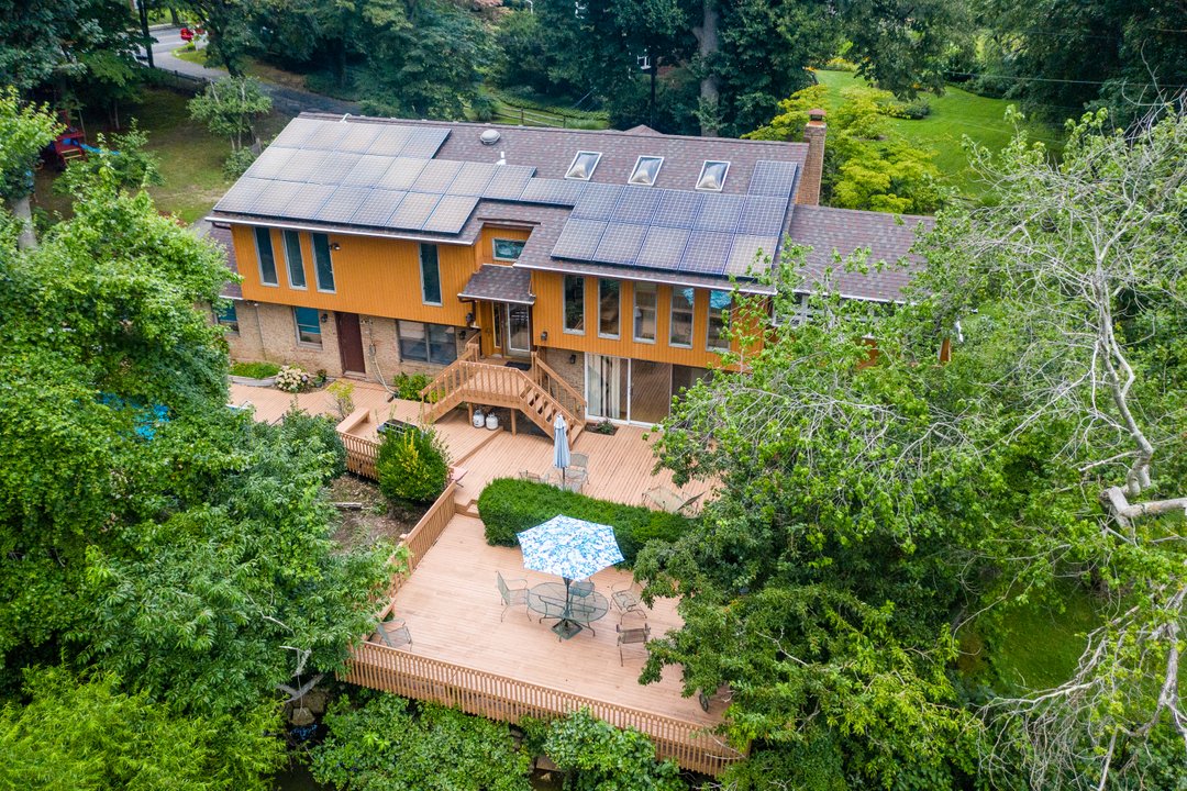 LetsSolarPayYou's tweet photo. Cheers to a fantastic Friday folks!
#sunpowersolar #sunpowered #sunpoweredlife #sunpowerpanels #sunpowerequinox https://t.co/6xhiE9K3oU