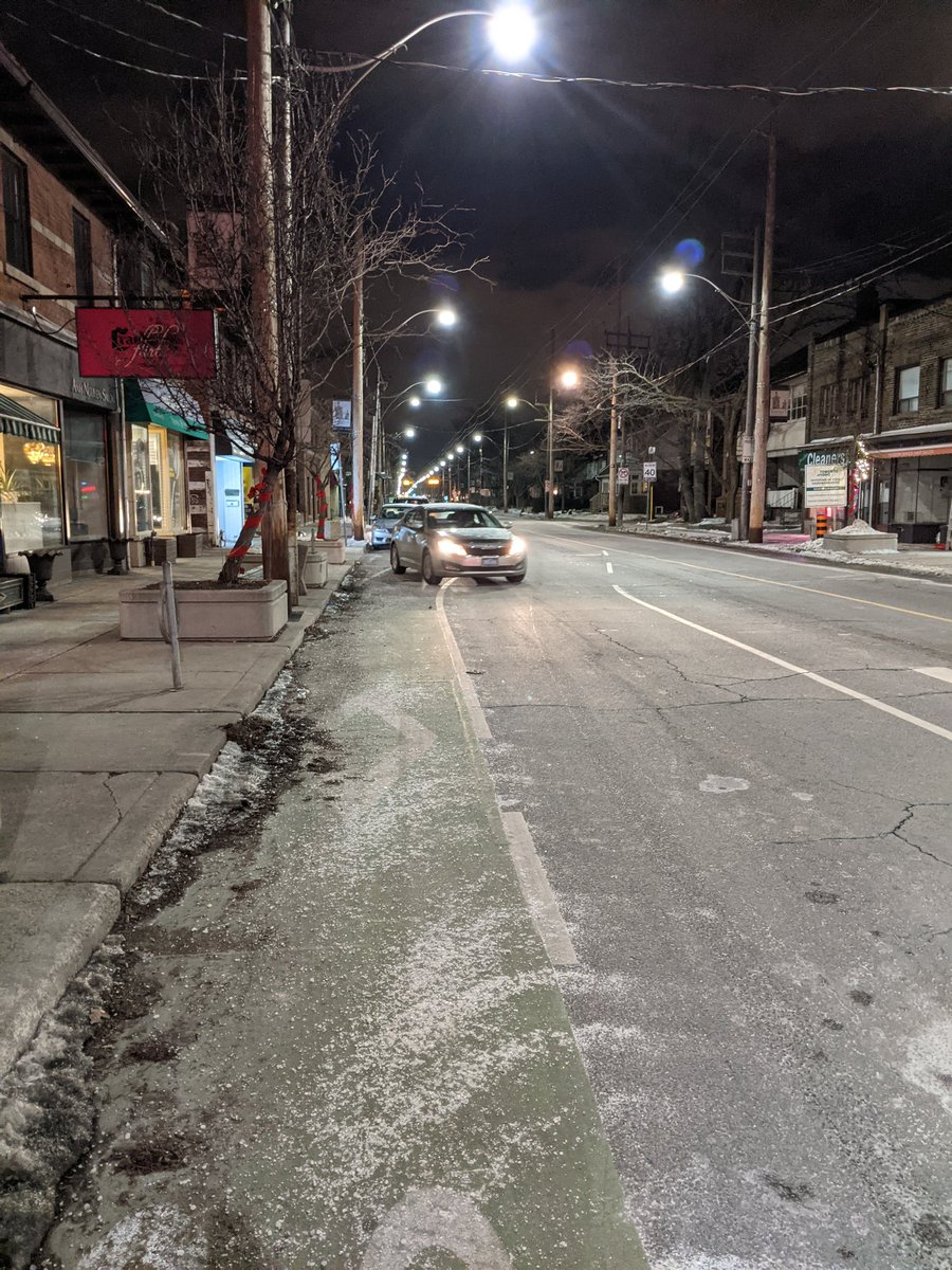JsFrPe's tweet image. You can do better @SkipTheDishes. Parked in the bike lane at Annette westbound at Jane. Barriers, education and enforcement.  @ParkingTPS @CityofToronto @TrafficServices #BikeTO #VisionZeroTO @TPS_BikeHart @Car_In_Bikelane @TPS_pke_rider @CycleToronto @GordPerks