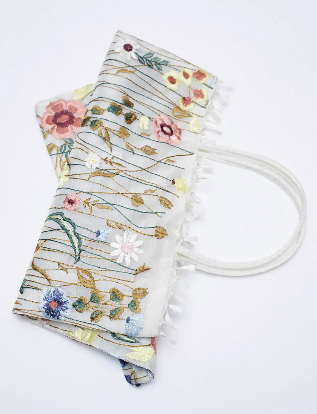 ZARAの刺繍トートは春のコーディネートに良い！透け感が素敵