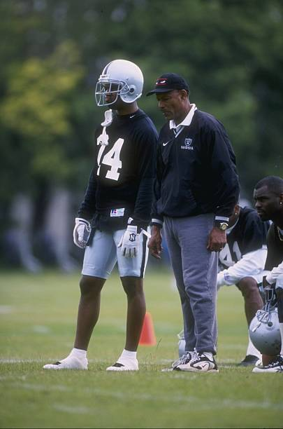 NFLMAVERICK's tweet photo. Charles Woodson as a fresh rookie! https://t.co/mE5W93aXwu