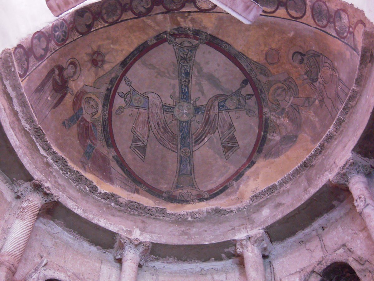 The White Monastery served as a host for Armenian monks in the 11th and the 12th centuries. This is indicated in the inscriptions found on the paintings of the central apse of the church, which date between 1076 and 1124. Among these Armenian monks was the Armenian Vizier Vahram.