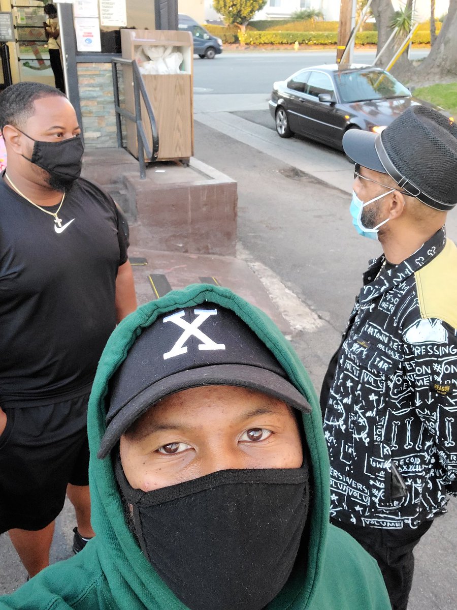 Fantasticslack's tweet photo. My pops out here thuggin wit me and my bro. Hoodie by @JAyP8SVN 🧥 #BeHistory #BlackHistoryMonth https://t.co/OWjRaIq8Jh
