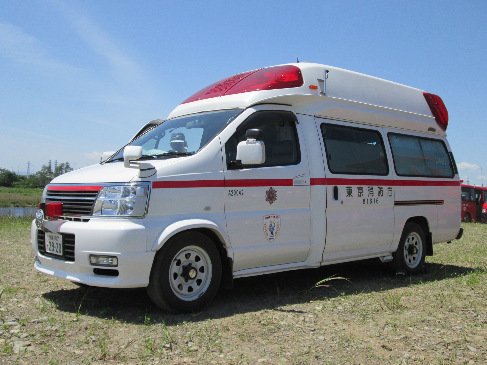 うすしお 3 Twitterren Gunnyheartman 車体の前後で横幅の違う救急車なら 日本では初代エルグランドの前半分とホーミーの後ろ半分をニコイチにした 日産パラメディック 2代目モデル がありますねー あとは昔 アメリカ製のフォードの救急車 車体後部 うすしお 3 Twitterren Gunnyheartman 車体の前後で横幅の違う救急車なら 日本では初代エルグランドの前半分とホーミーの後ろ半分をニコイチにした 日産パラメディック 2代目モデル がありますねー あとは昔 アメリカ製のフォードの救急車 車体後部