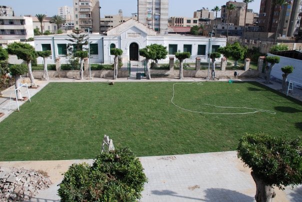 There are three major schools:-Kalousdian-Nubarian School in Cairo (1828): 150 students -Melkonian-Boghossian School in Alexandria (1862): 85 students -Armenian Catholic Sisters School in Cairo (1953): 1,600 students (most are Copts, not Armenians)