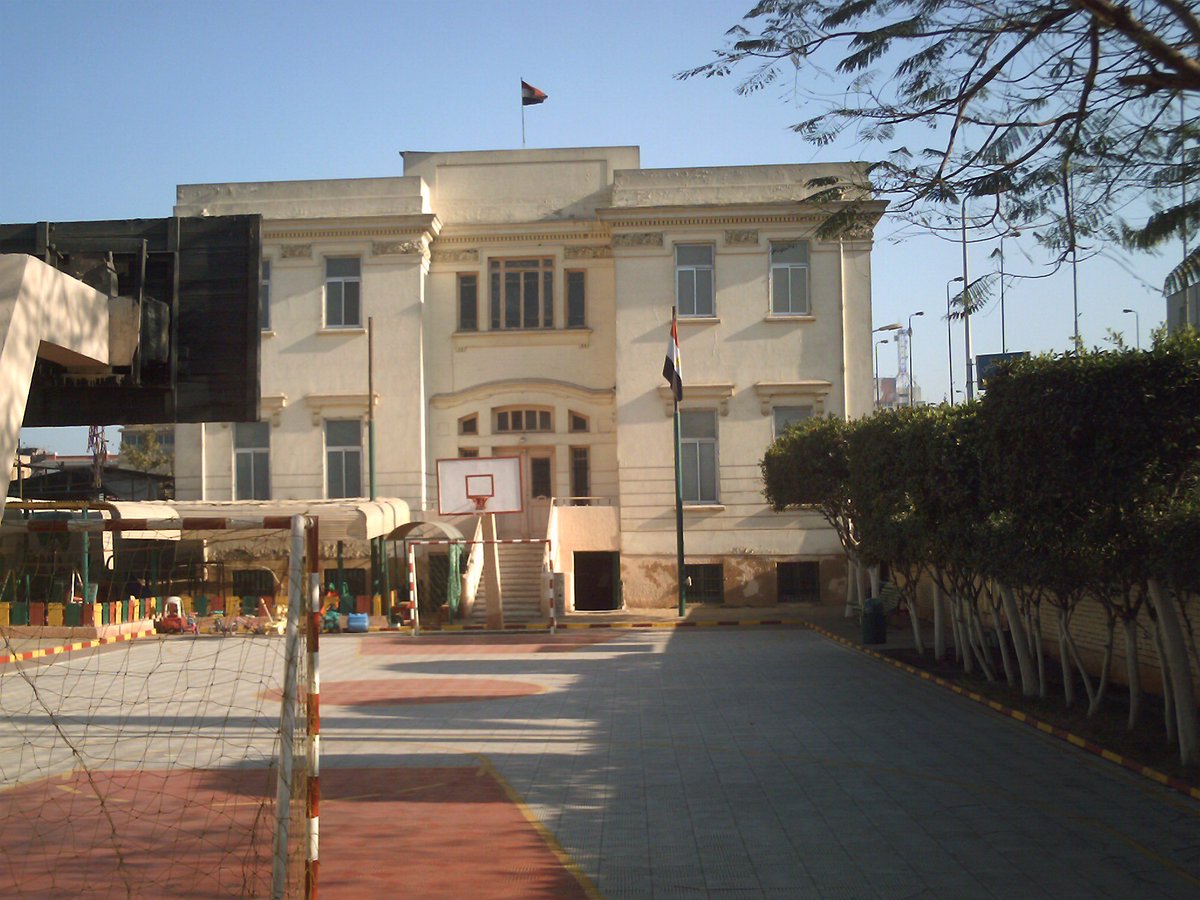 There are three major schools:-Kalousdian-Nubarian School in Cairo (1828): 150 students -Melkonian-Boghossian School in Alexandria (1862): 85 students -Armenian Catholic Sisters School in Cairo (1953): 1,600 students (most are Copts, not Armenians)