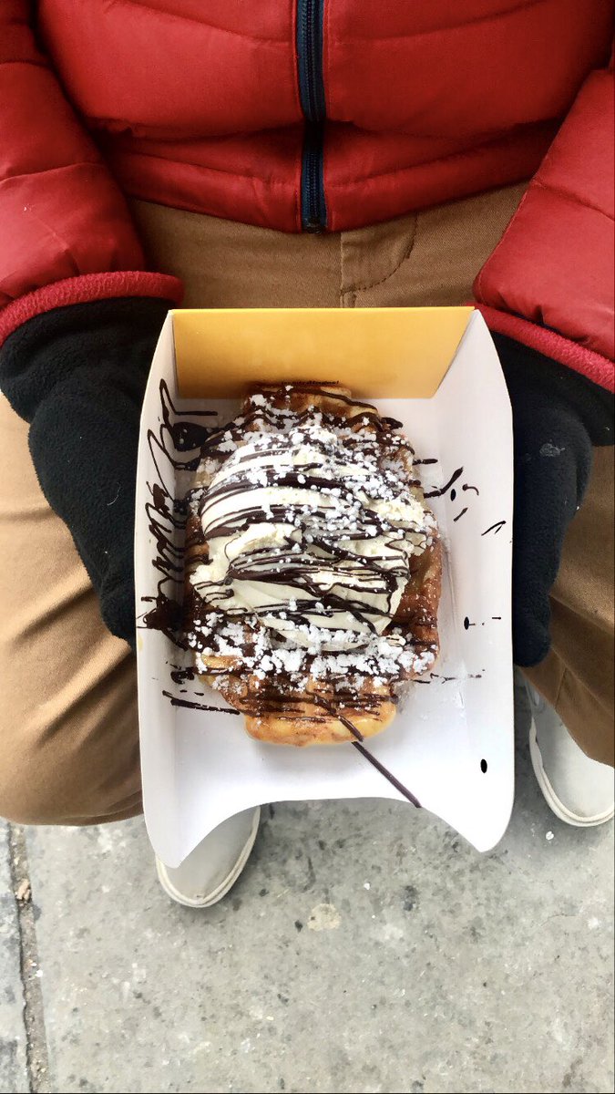 When in the city have a waffle with ice cream!! 🧇 @Wafelsanddinges 

#nyc #wafelsanddinges #winterinnyc #bryantparknyc