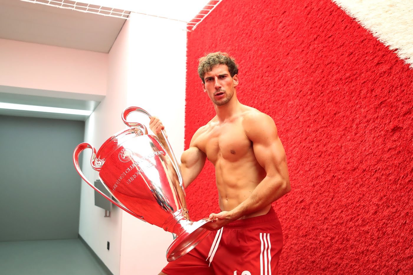 Happy birthday Leon Goretzka Turns 26 today   Fly to Qatar for the best gift?  