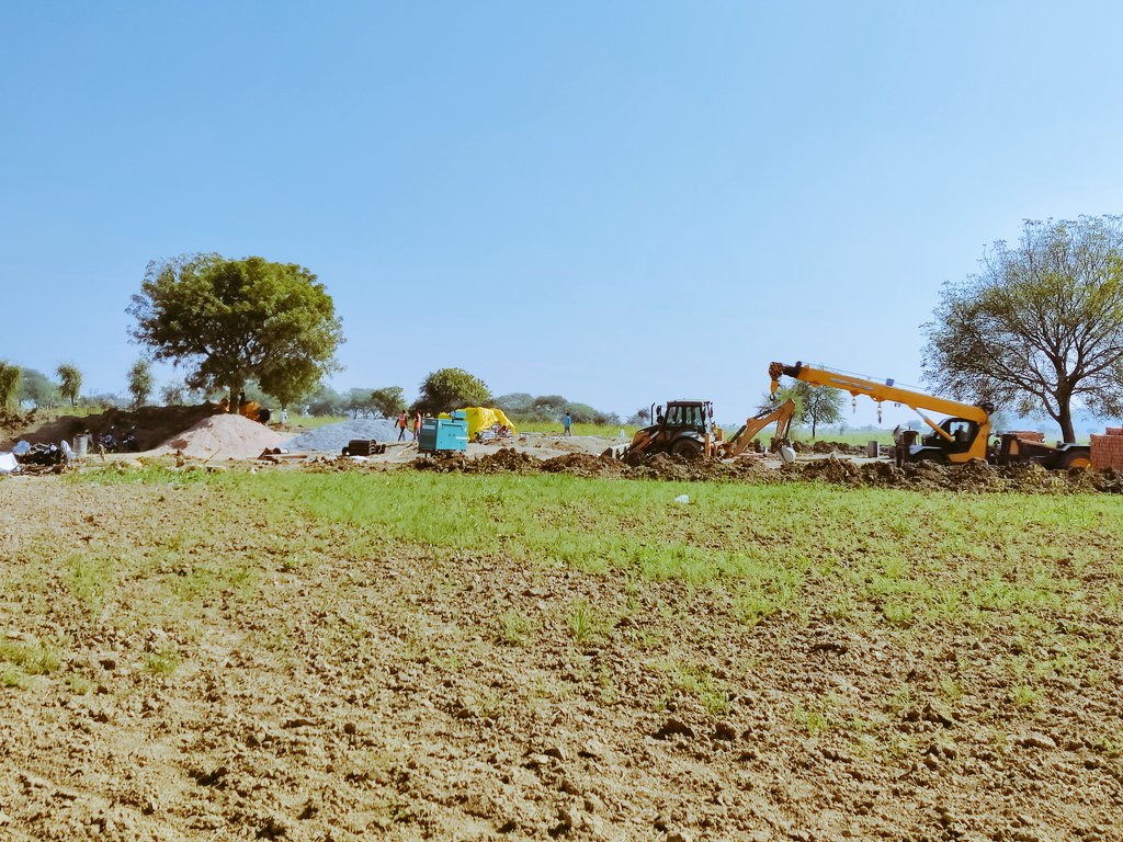 NapInfra's tweet photo. #napinfra #teamnapinfra #withLT #ESR (New Site:-Mahoba, UP, ESR Cap. 250K Raft foundation & Boundary wall work progress.) @RInfraOfficial @Patelinfra @SahilInfra @cbdhage @IrconOfficial @UDHRajasthan https://t.co/yKLrEjLpcJ