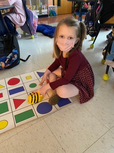 hes_huskies's tweet photo. Harmony students learned about coding and robots in Ms.Thomas' Technology/STEM class this week. https://t.co/dLYxBRq7TN