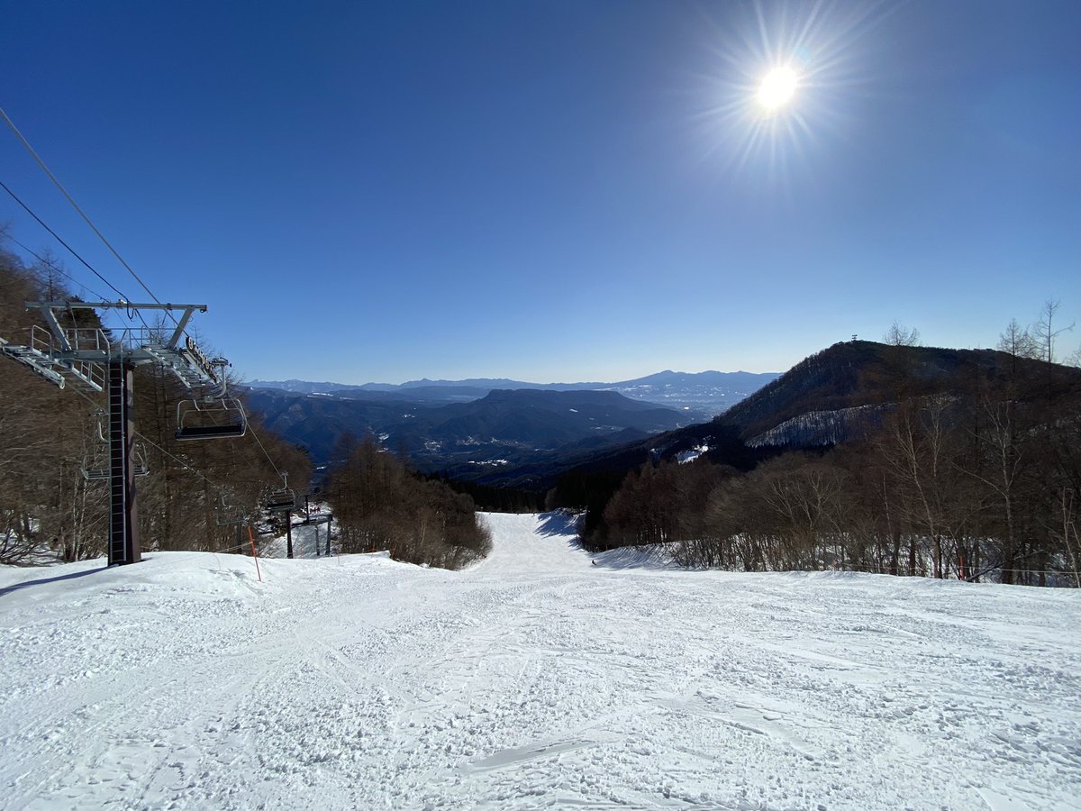 paprika5571's tweet photo. 朝スキー⛷（7:00〜10:00）終了
めちゃめちゃいい天気！快晴☀️
朝イチは最高🤩
10時過ぎたらもう雪が緩んできたので、この時間であがるのが正解かも。
おぢさん疲れたし😅
後半はずっとショートスキー

さてと、ゆっくり帰ります🥱🚗…
#スキー #ノルン水上スキー場 
#SALOMON #Snowblade 
#プロペラ https://t.co/7cft5dvQtt