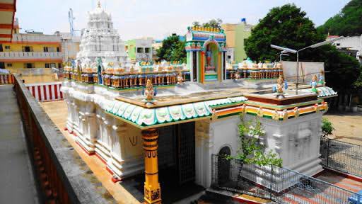 Shiva then appeared n stopped him. The brahman also realised the fierce n true devotion of Thinnadu. Thinnadu got the name Kannappa Nayanar (he who offered his eye to Prabhu).The forest Mandir is revered today as Kannappa Mandir, Srikalahasti. True devotion is selfless love